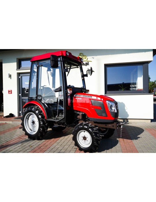 Massey Ferguson MF6028 4x4 - 28 KM / CAB Massey Ferguson MF6028 4x4 - 28 KM / CAB